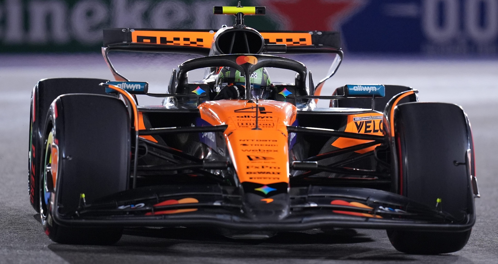 Cosa c'è dietro la squalifica di Norris e Piastri a Las Vegas: perché le McLaren erano così basse