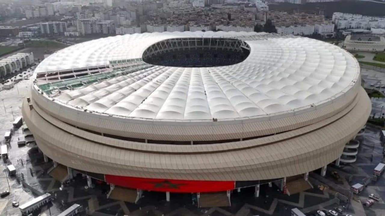 Tragedia allo stadio di Tangeri che ospiterà la Coppa d'Africa: operaio muore alla vigilia della riapertura