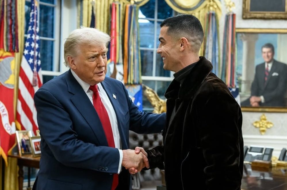 Un’altra foto pubblicata da Cristiano Ronaldo sui propri social: la stretta di mano con Donald Trump
