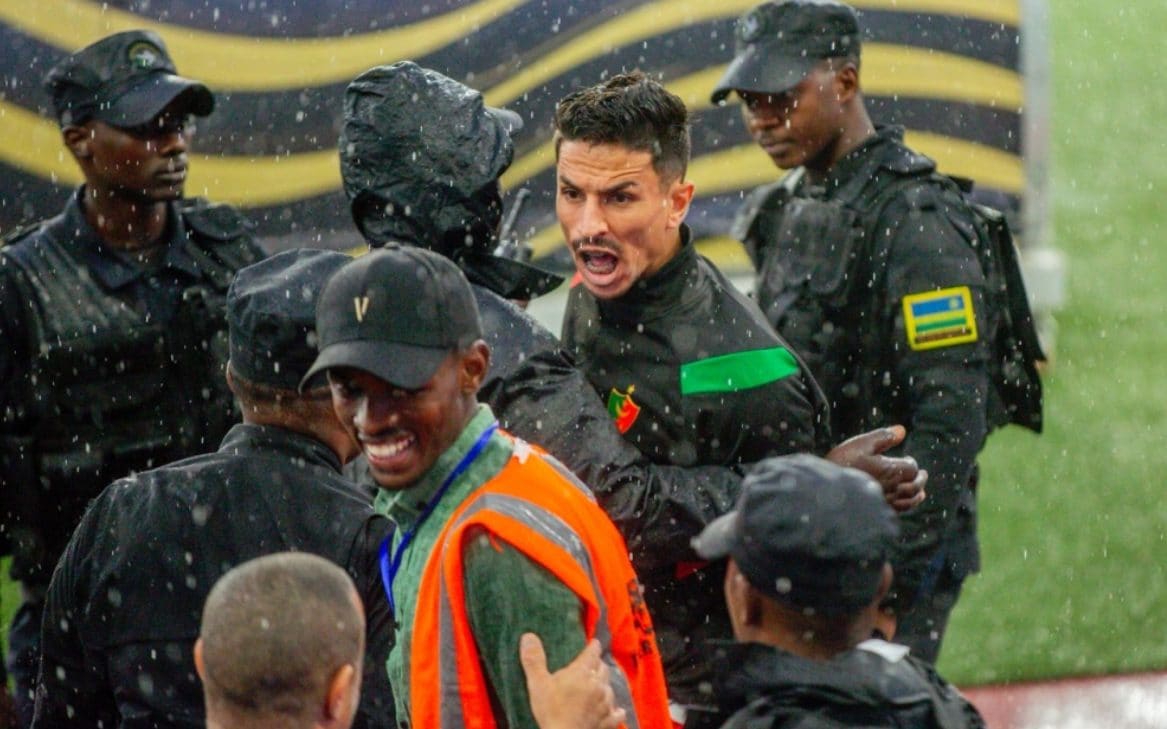 Gli scontri tra giocatori di Al Hilal–MC Alger nella Champions asiatica e l’intervento della polizia