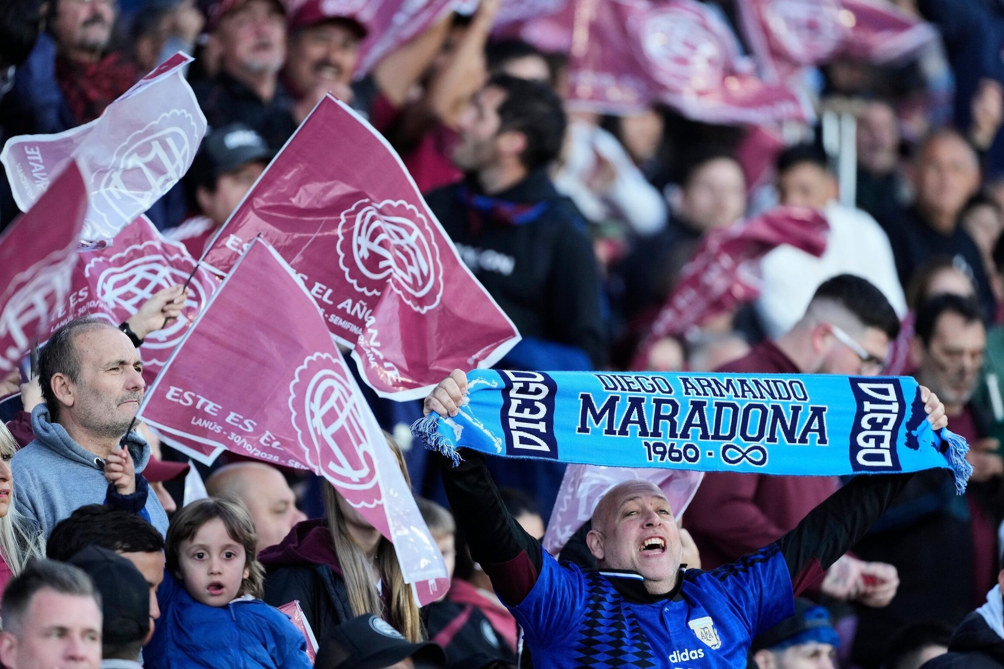 "Conquisteremo il Paraguay": l'esodo dei tifosi del Lanùs per la finale con 60 bus e 18 voli charter