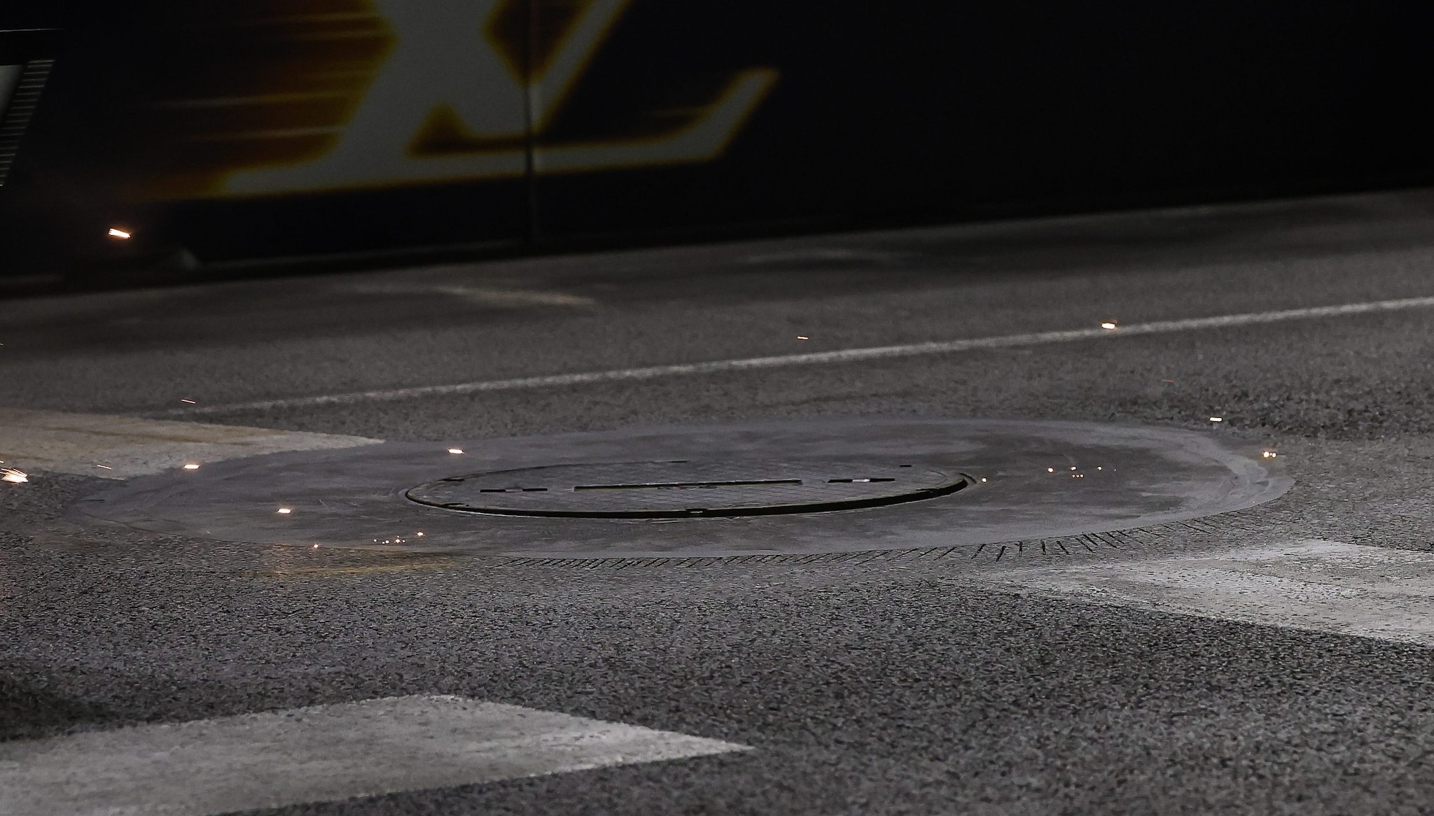 Al GP di Las Vegas è successo di nuovo: FP2 interrotta a causa di un tombino "sospetto"