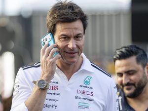 toto-wolff-vende-parte-quota-mercedes-f1-incassa-cifra-mostruosa-valutazione-miliardi-euro-300x225.jpg