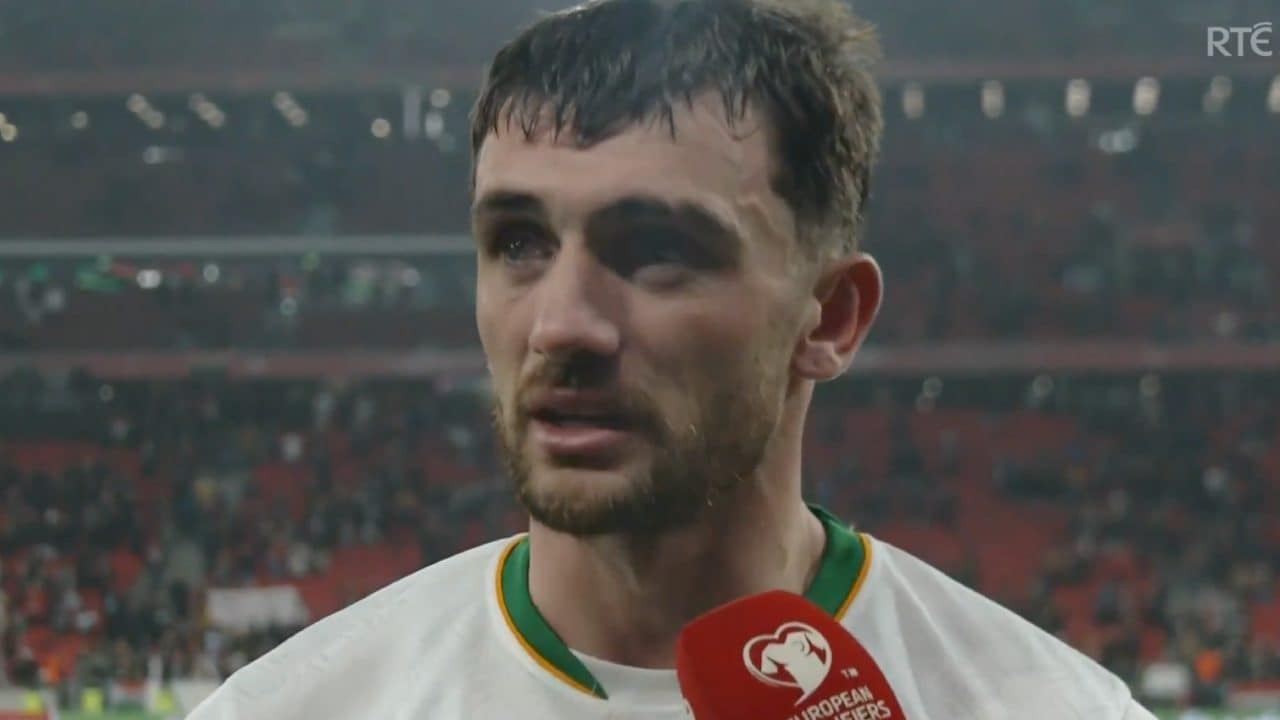 Troy Parrott porta l'Irlanda ai playoff in modo eroico, poi si commuove: "Per questo amo il calcio"