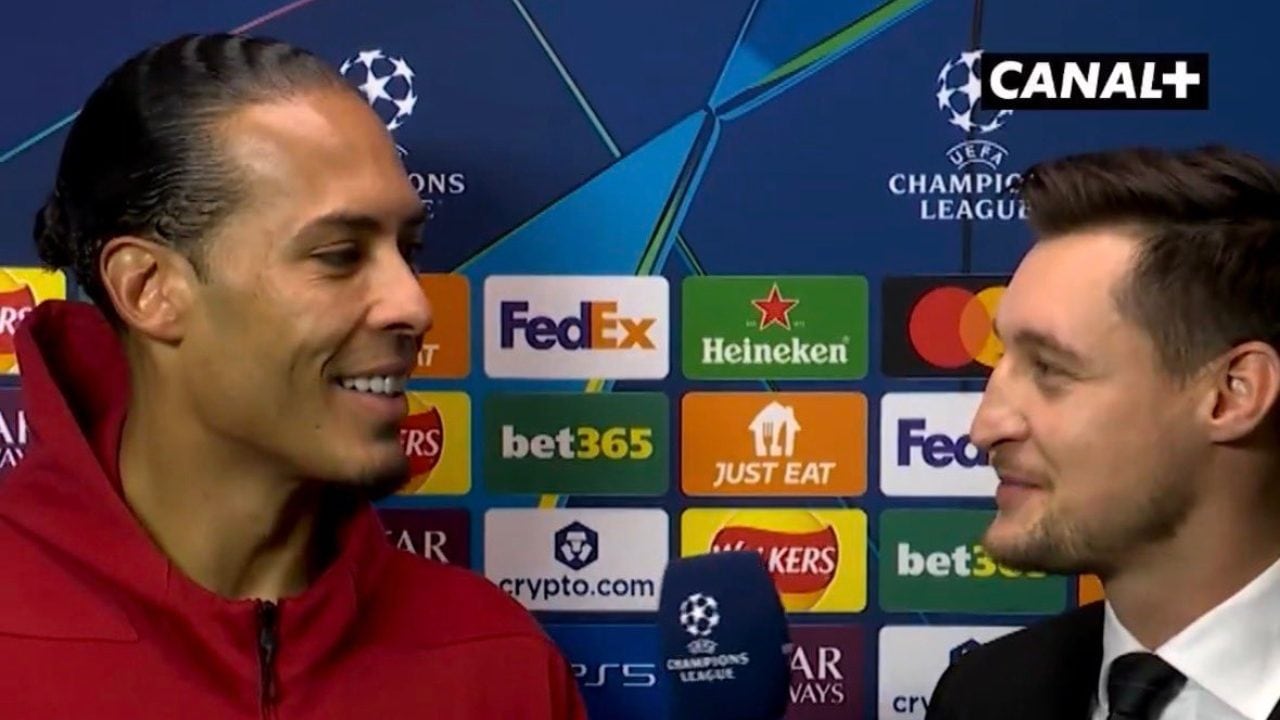 Van Dijk non ha la minima idea di chi sia il suo intervistatore: "Non ricordi? Ti ho fatto due gol"