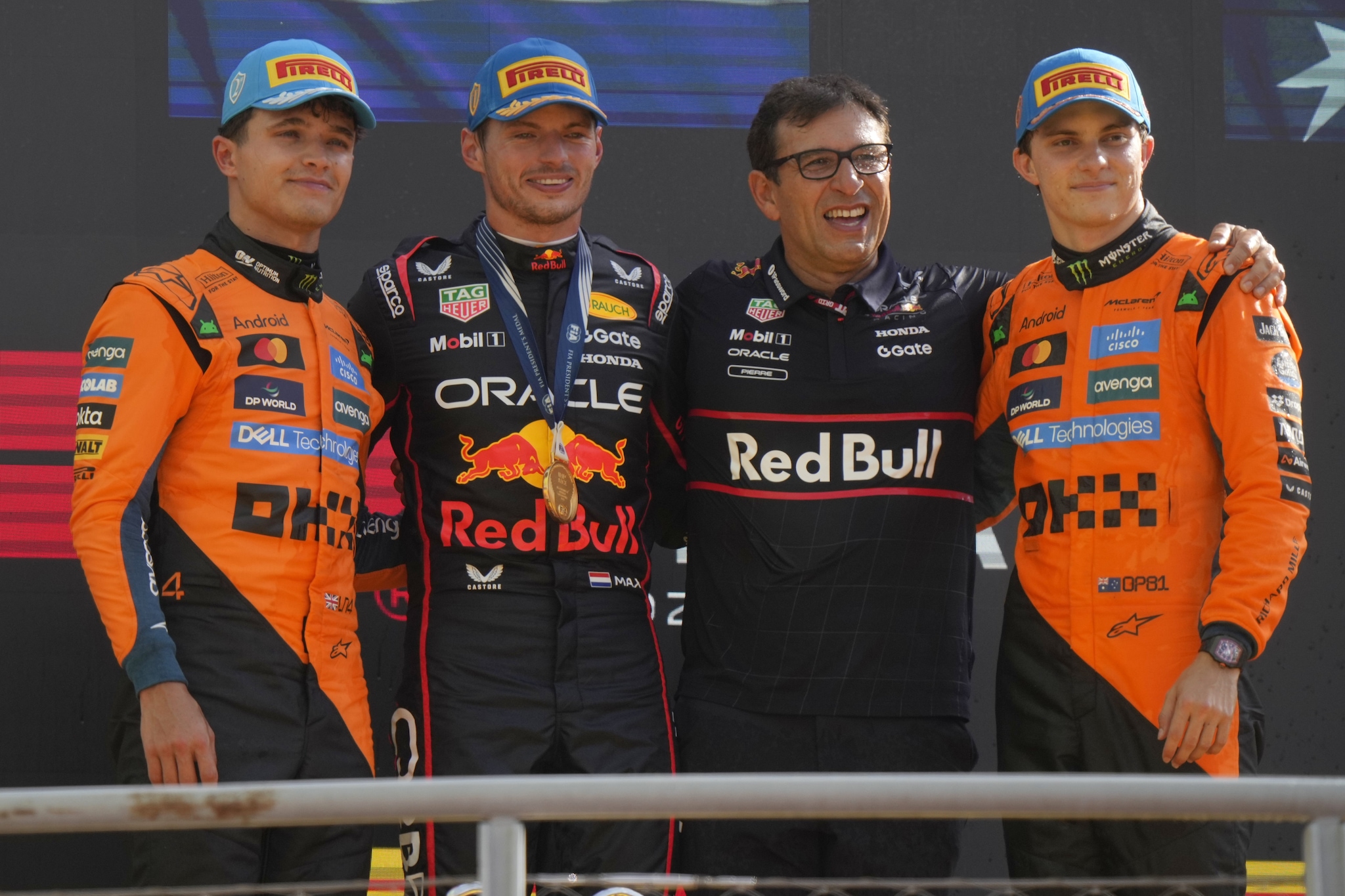 L’ultima volta sul podio tutti assieme per Norris, Verstappen e Piastri è stato a Monza.