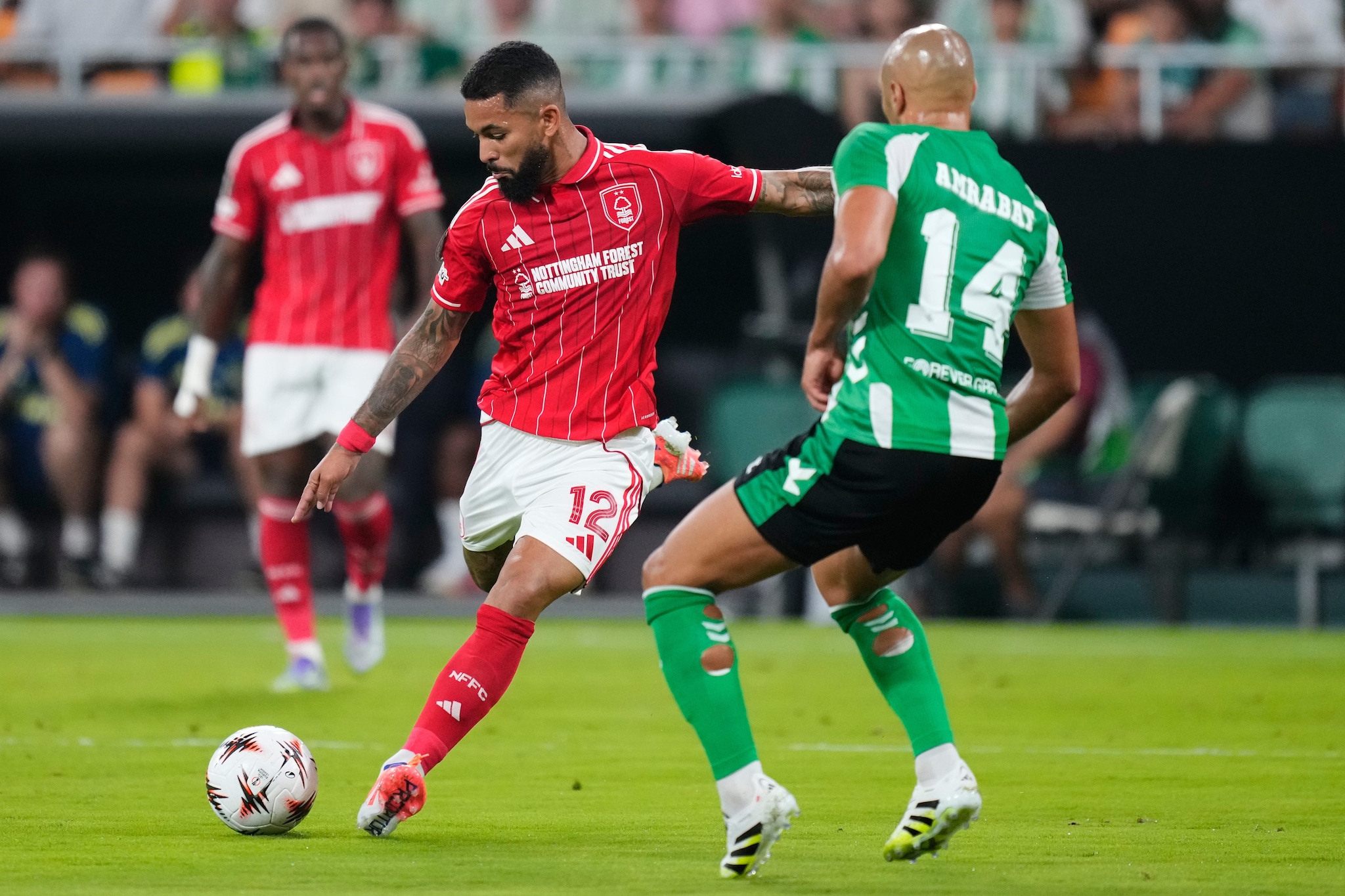 Douglas Luiz attende la conferma dal Nottingham