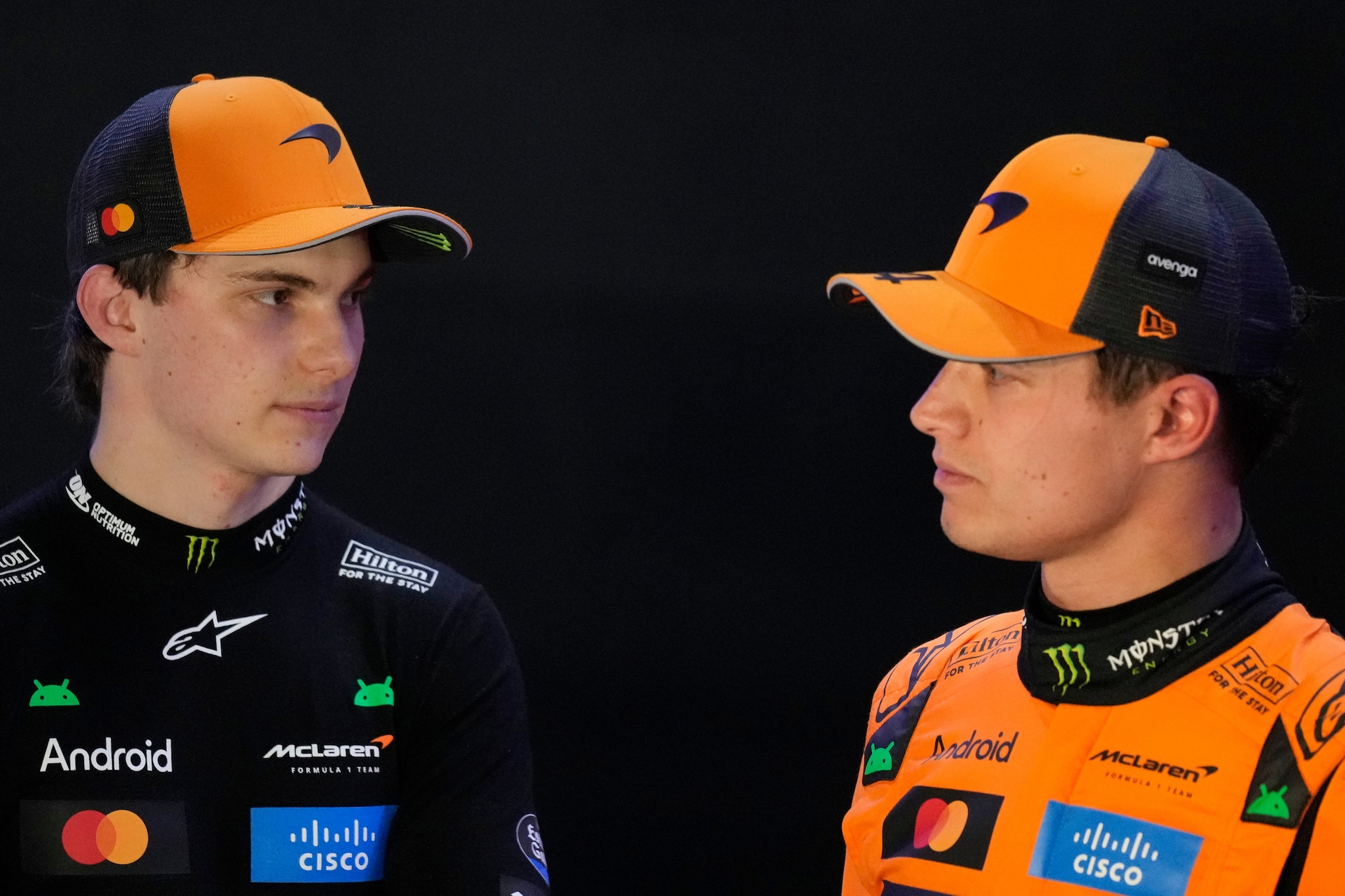 I piloti della McLaren Oscar Piastri e Lando Norris hanno dovuto rispettare le Papaya Rules.