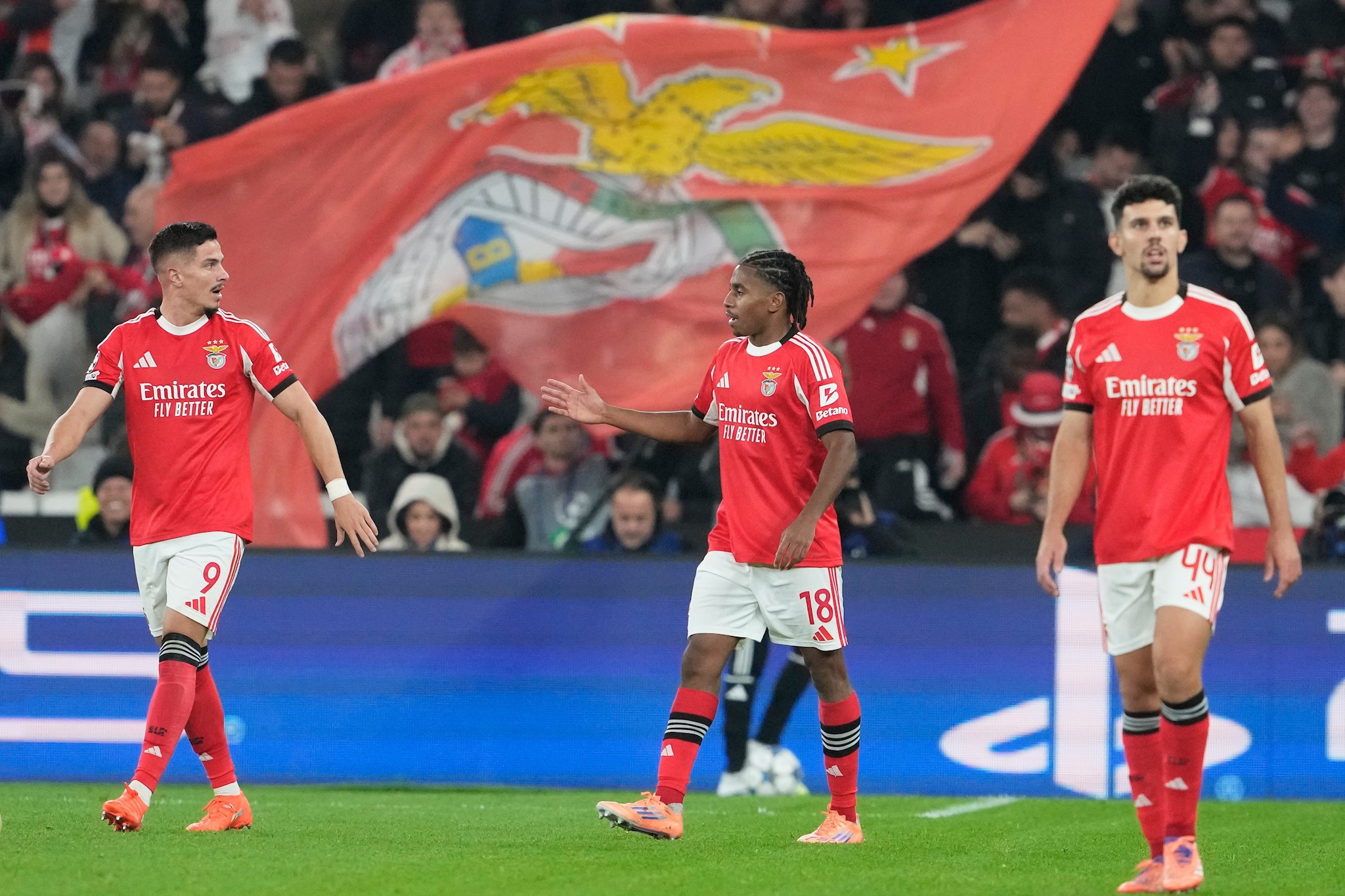 Con i gol di RIos e Barreiro il Benfica ha battuto 2–0 il Napoli.