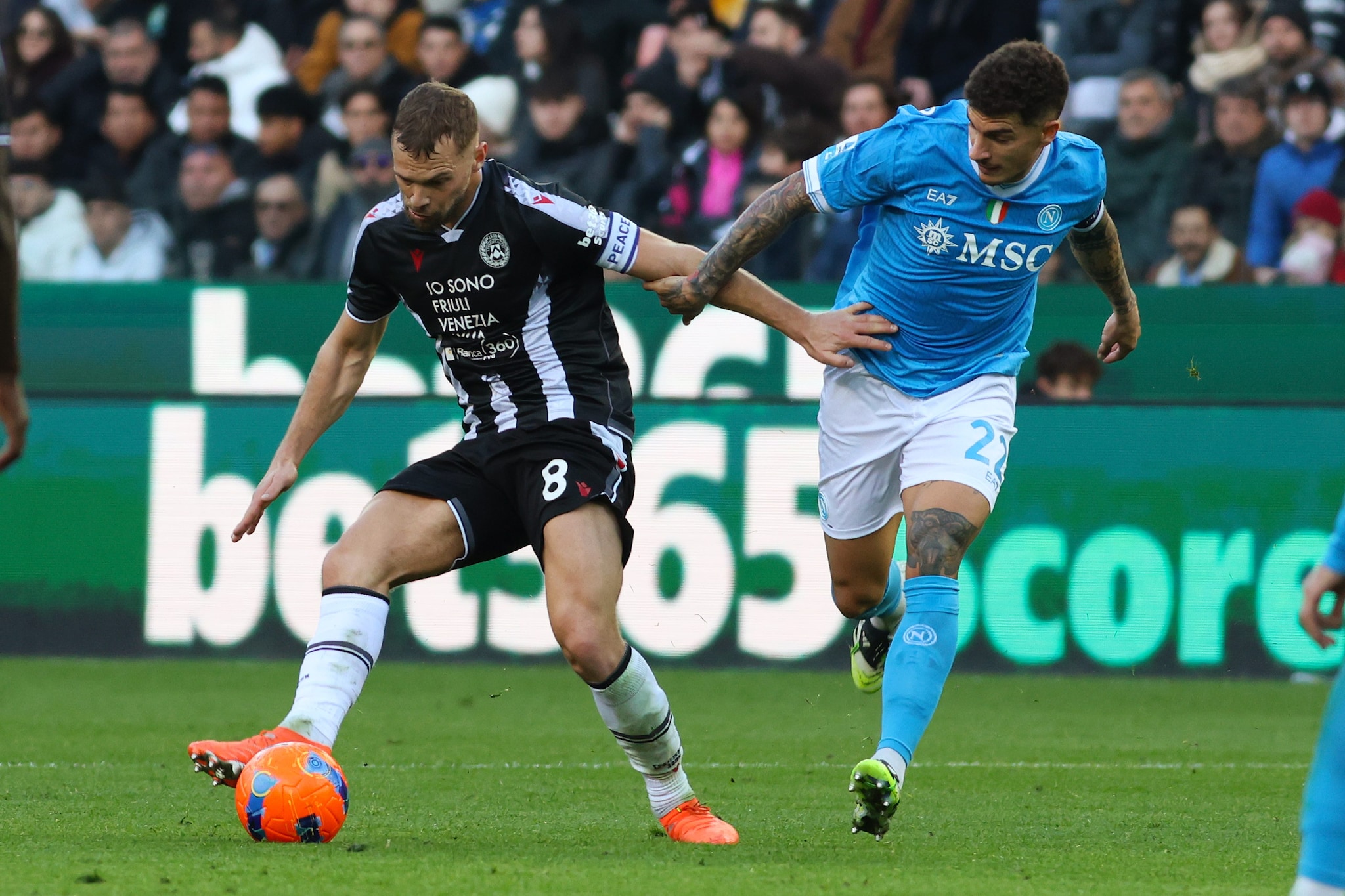 Un momento della partita di Udine.