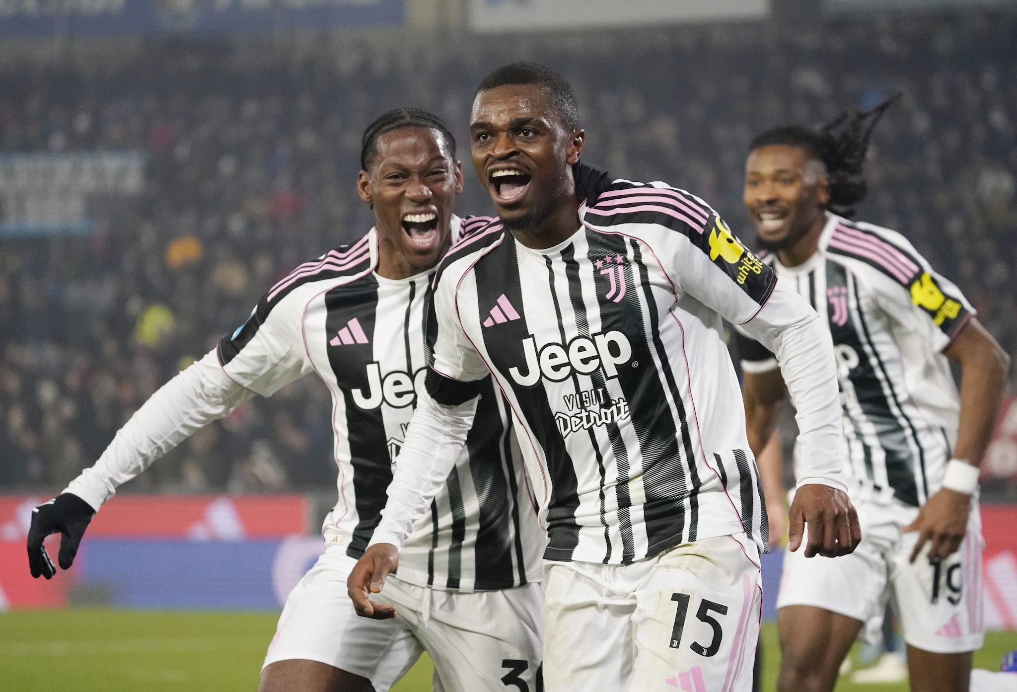 L’esultanza di Kalulu al gol.