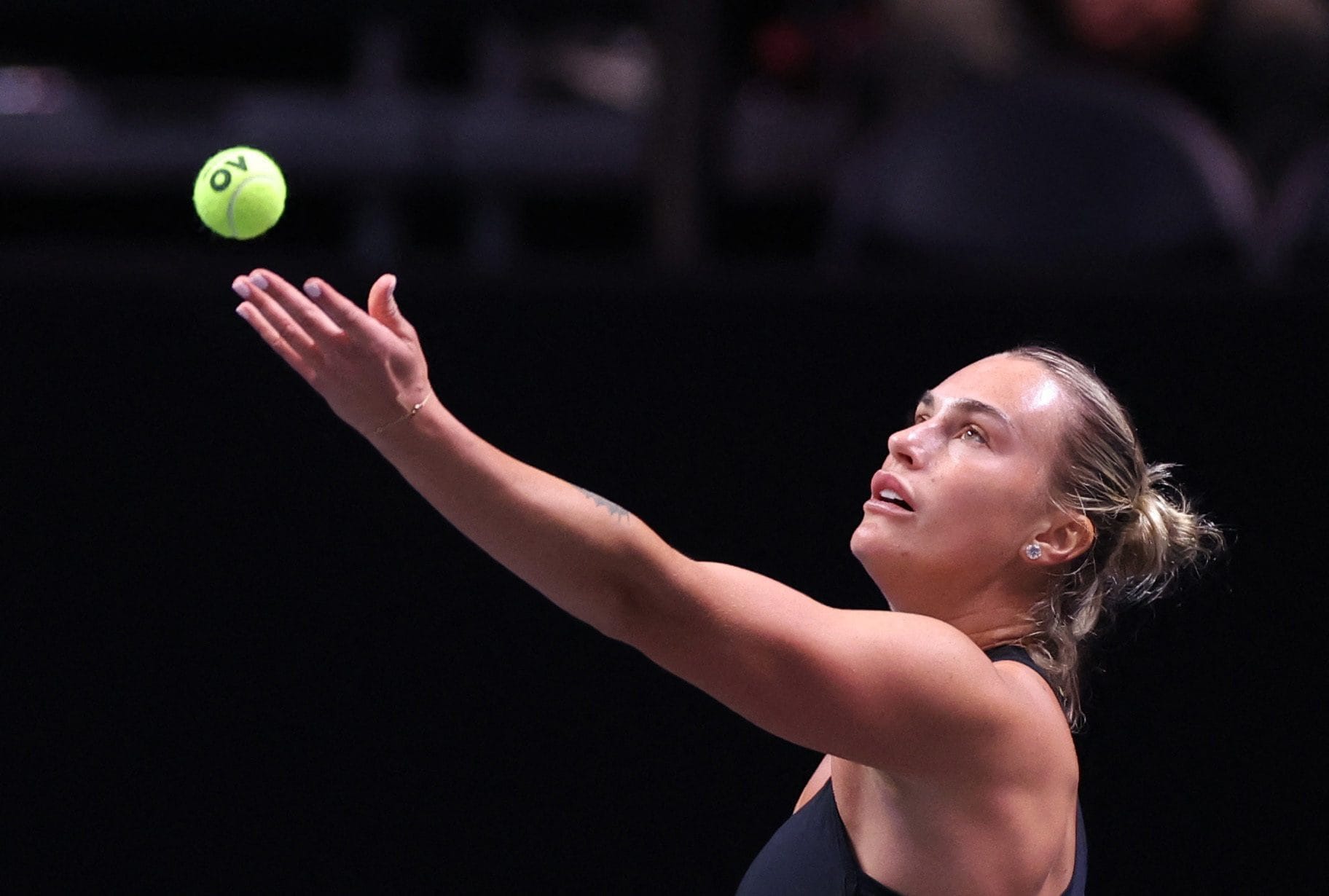 Aryna Sabalenka è stata sconfitta 6–3 6–3 da Nick Kyrgios nella Battaglia dei Sessi del 21° secolo.
