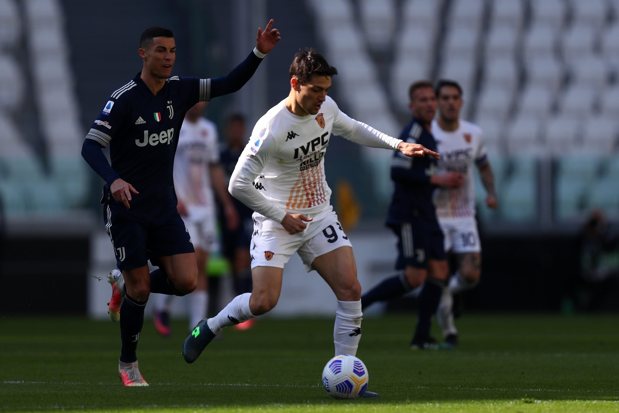 Federico Barba contro Cristano Ronaldo in Juventus–Benevento.