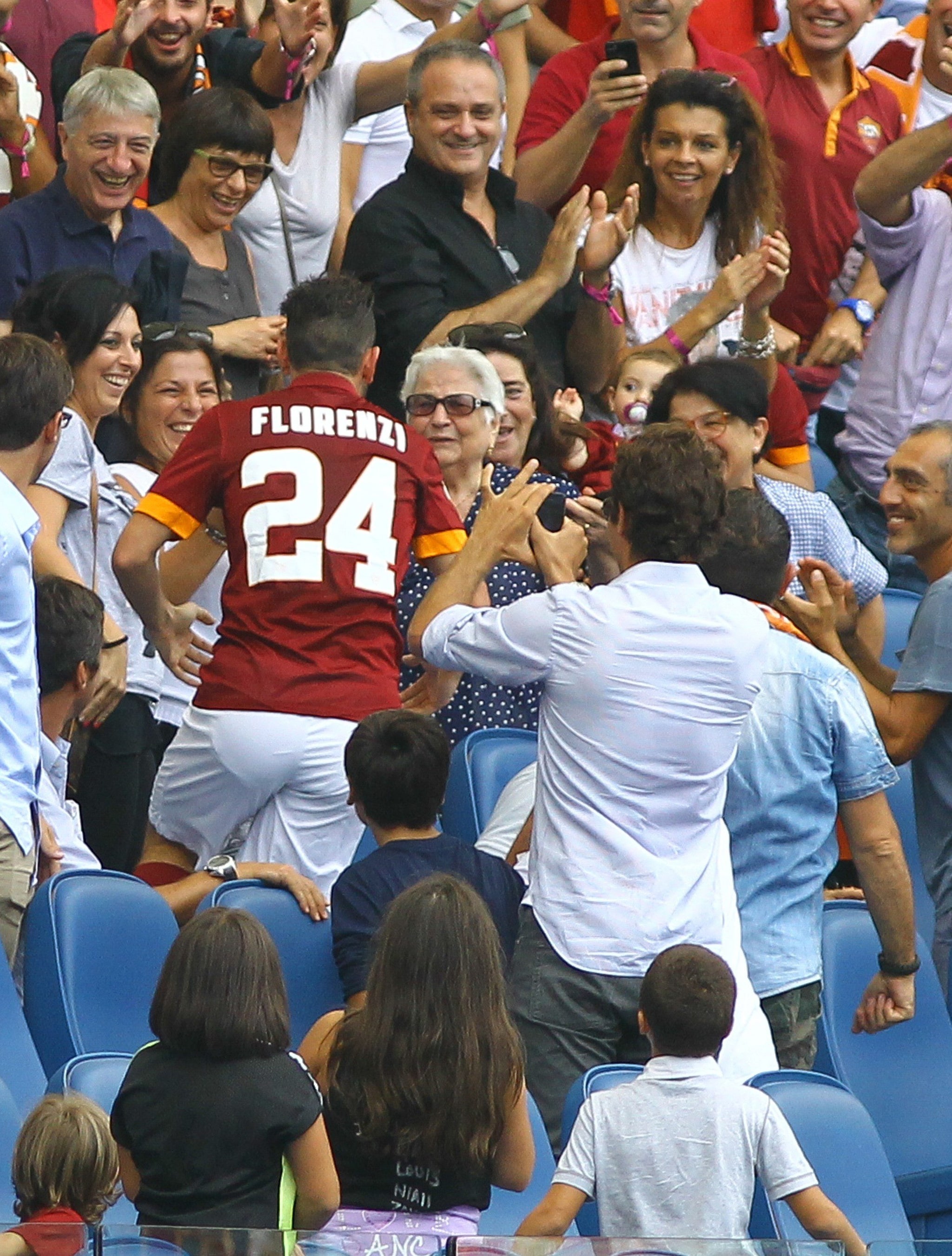 Florenzi e la corsa per esultare da sua nonna.