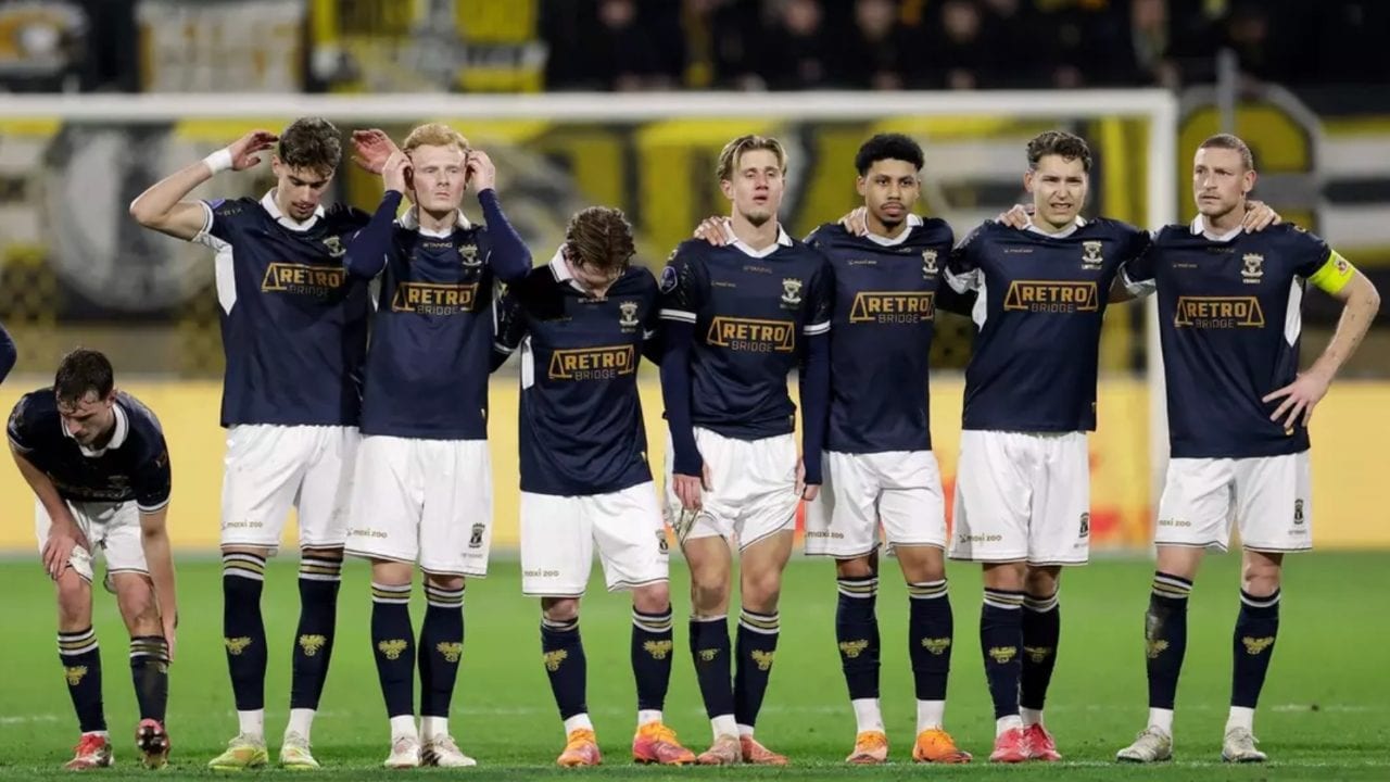 Go Ahead Eagles sfrutta una scappatoia per fare otto cambi in una partita: un episodio inedito