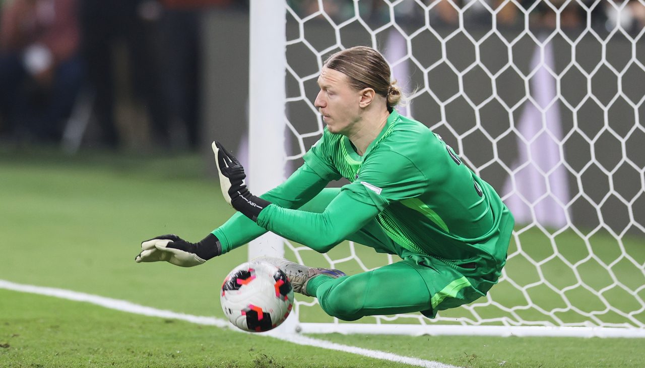 Safonov ha parato i rigori contro il Flamengo con una mano fratturata: "Non sa come sia successo"