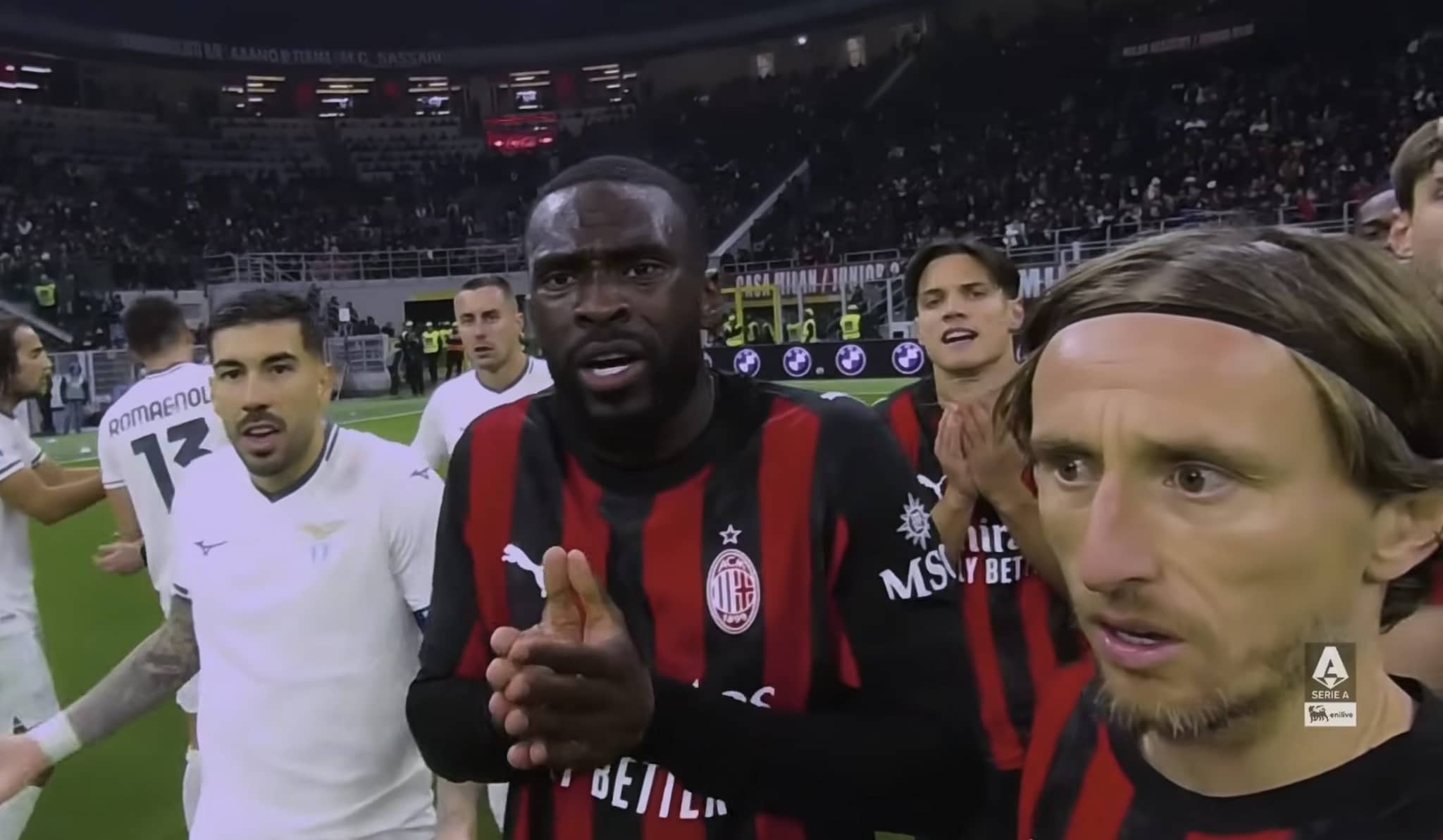 La ref-cam dell'arbitro Collu nel finale infuocato di Milan-Lazio svela chi ha capito subito tutto