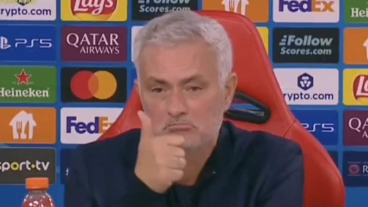 Mourinho incantato da un giornalista che ha studiato il Napoli: "Complimenti. Hai capito tutto"
