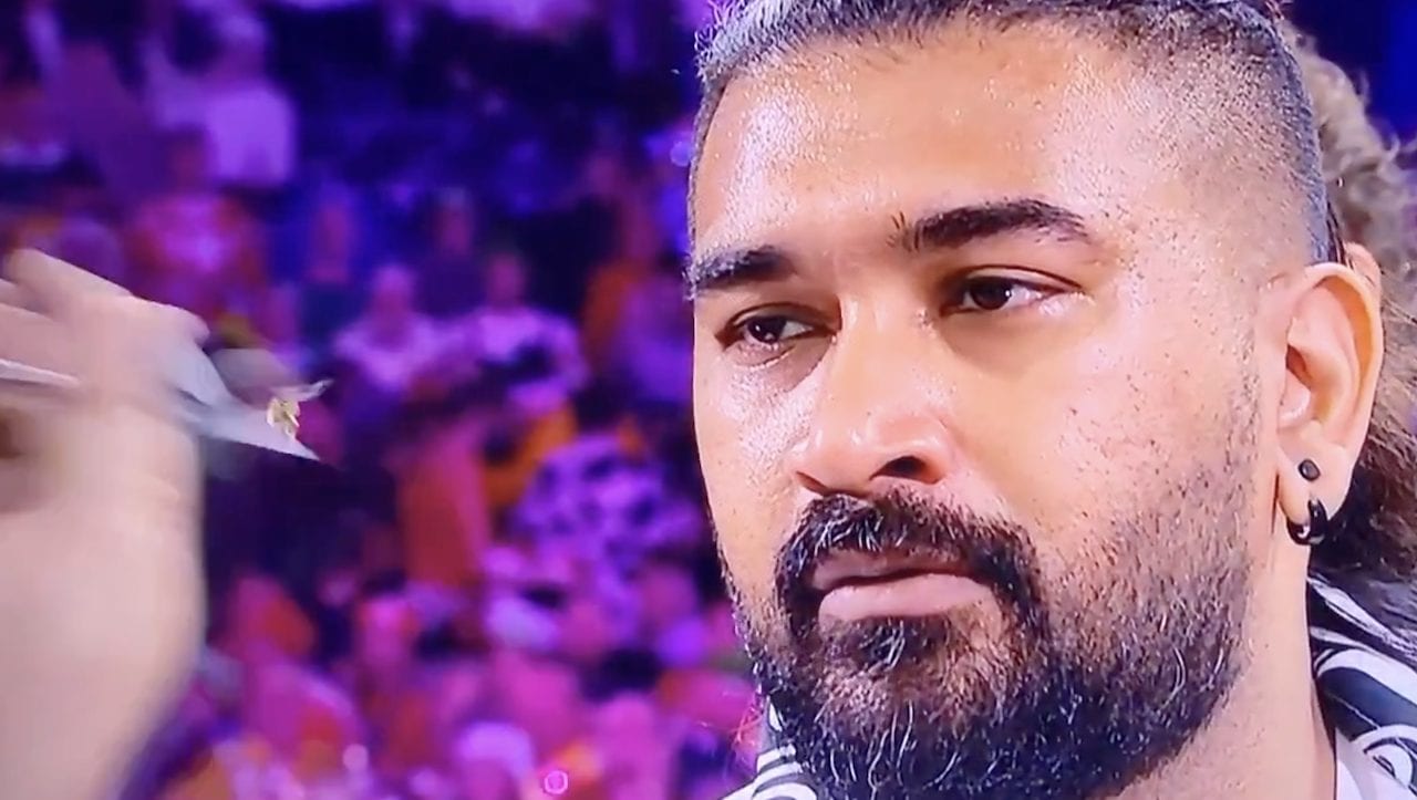 Ai Mondiali di freccette accade l'imprevedibile durante la gara: "Ally Pally" è morta?