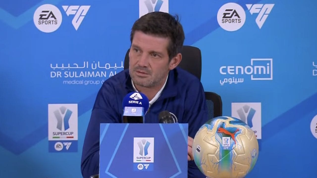 Chivu spiega la scelta dell'Inter per la Supercoppa, tutti ridono ma lui è serio: "È davvero così"