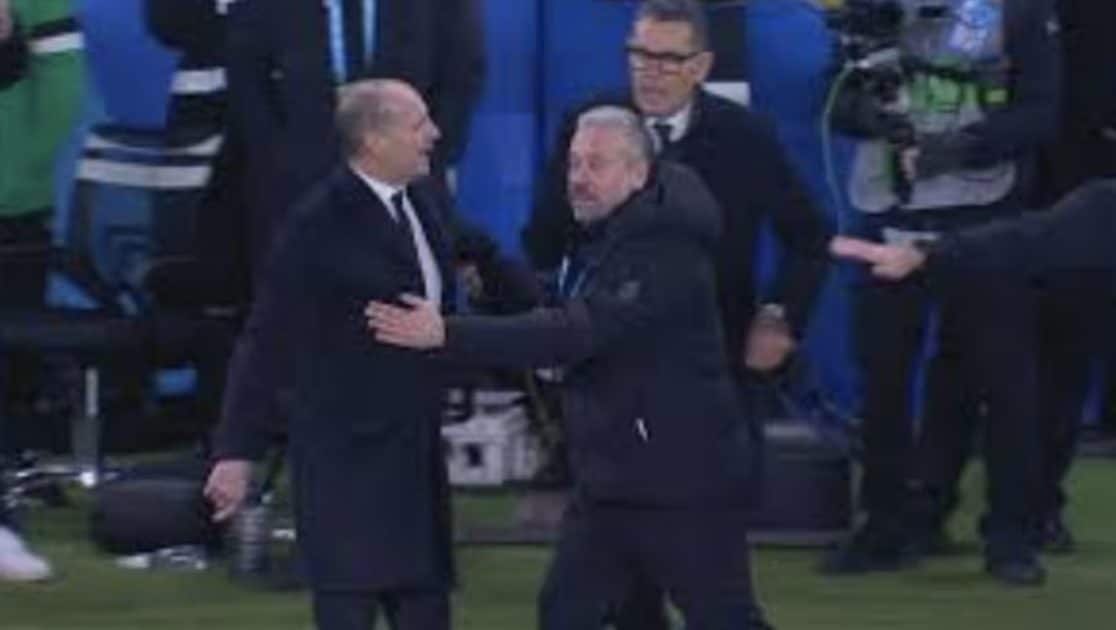 Massimilano Allegri mentre inveisce contro Gabriele Oriali durante la semifinale di Supercoppa tra Napoli e Milan.