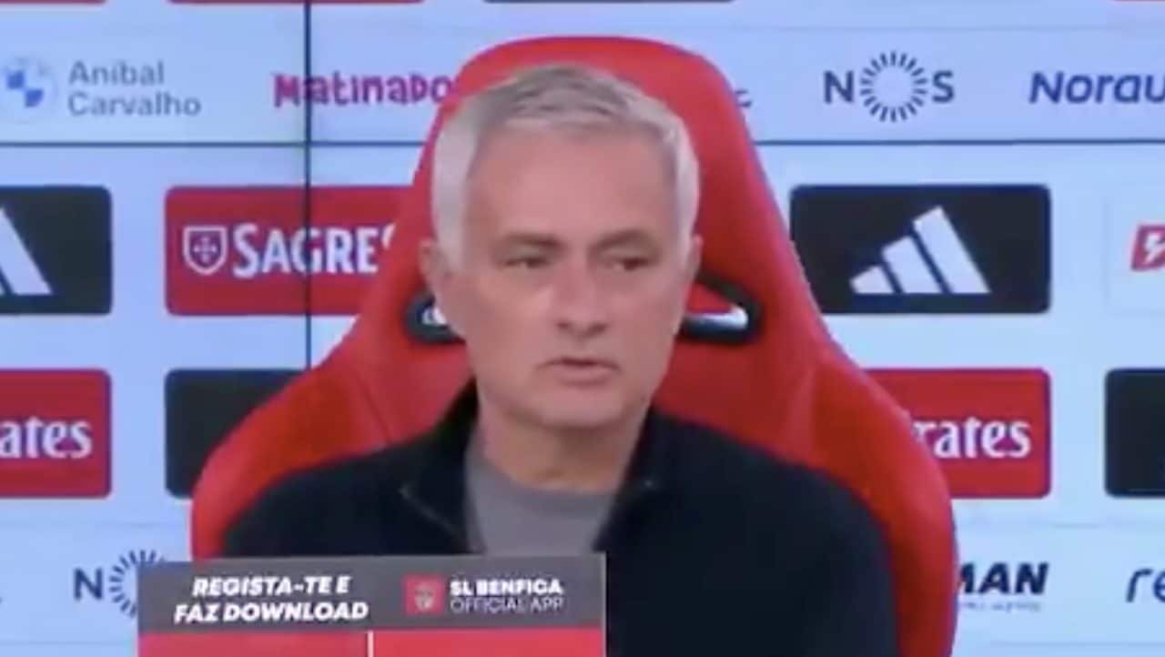 La vendetta natalizia di José Mourinho: interrompe un giornalista e lo mette in punizione