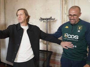 Ambrosini intervista De Rossi e si ritrova faccia a faccia con un vecchio nemico: “Posso dirlo ora?”