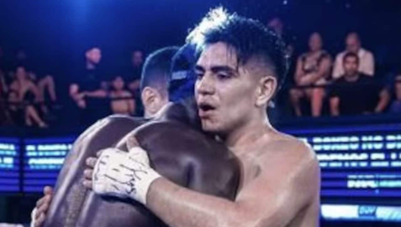 Il pugile venditore ambulante distrugge l'avversario poi sorprende tutti: chiede soldi per lui