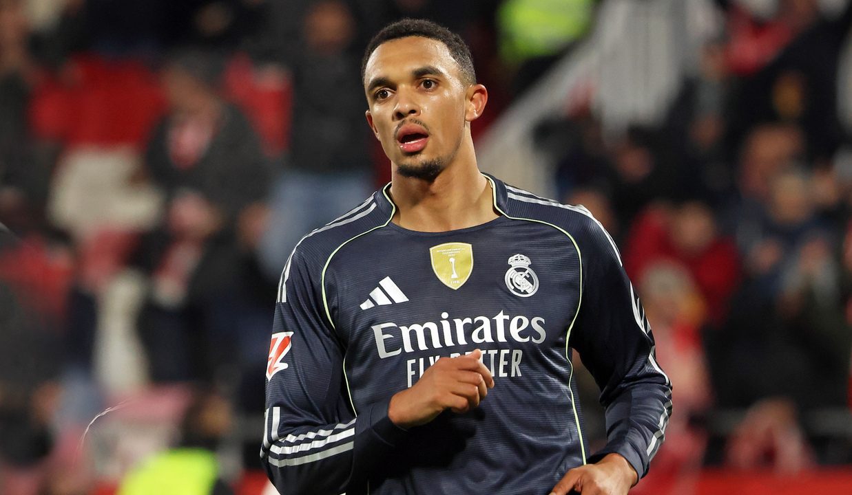 Alexander-Arnold viene deriso in Spagna: "Ha l'espressione di un coniglio abbagliato dai fari"