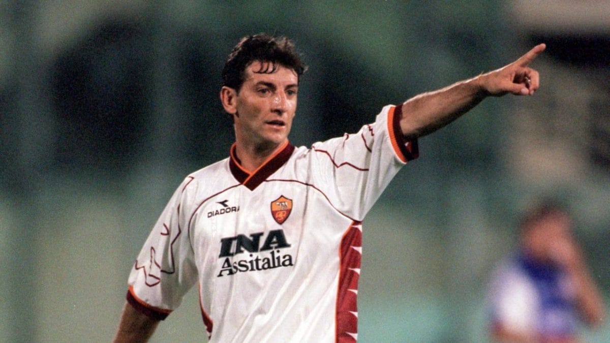 Mangone con la maglia della Roma.