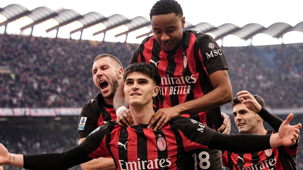 Bartesaghi strepitoso, ma la sua doppietta non basta al Milan: 2-2 col Sassuolo al Meazza, frenata in vetta