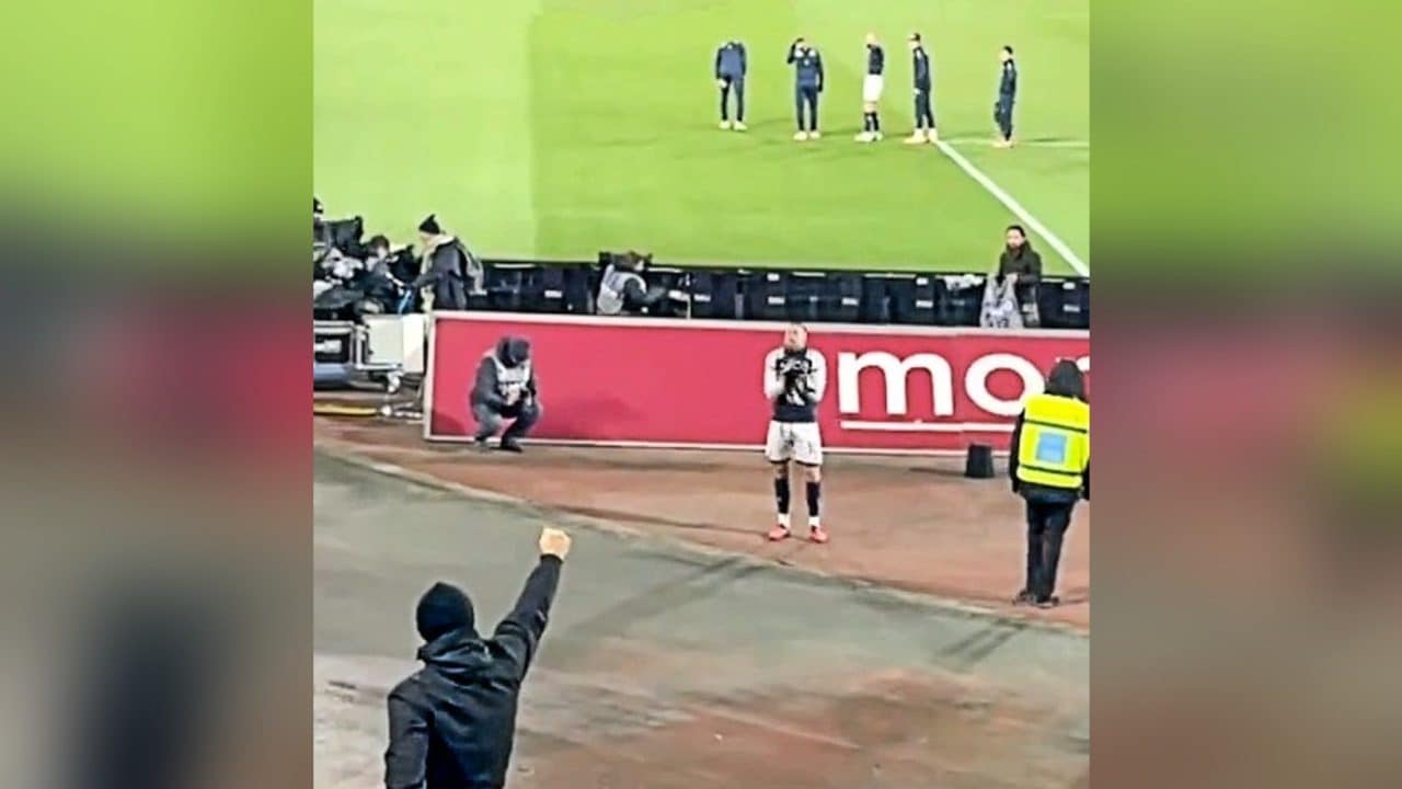 Bernardeschi va a salutare i tifosi della Juve e la reazione spiazza persino i compagni del Bologna