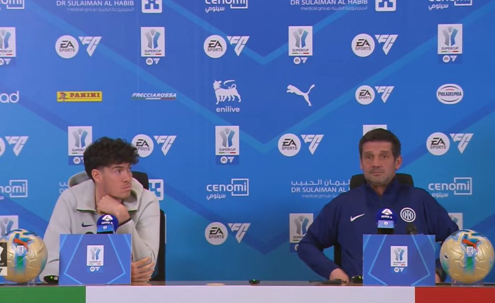 Cristian Chivu con Alessandro Bastoni prima di Bologna–Inter di Supercoppa