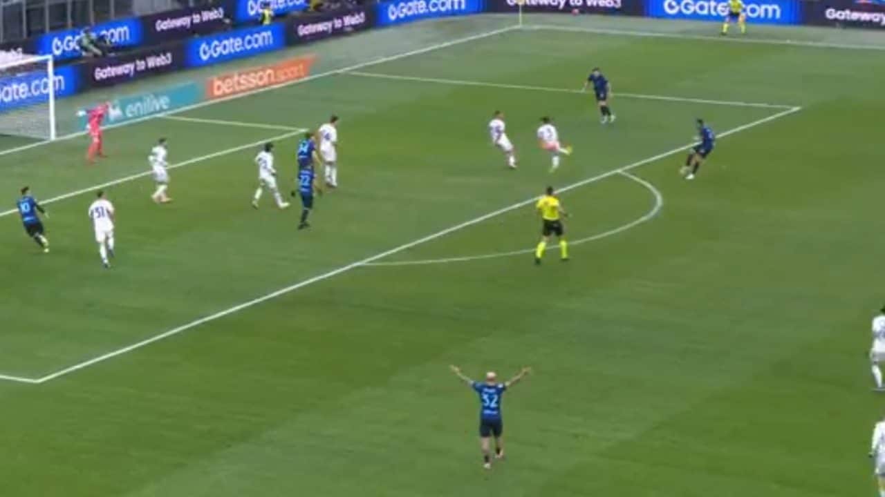 Dimarco sta già esultando prima del gol di Calhanoglu: non è la prima volta che accade all'Inter