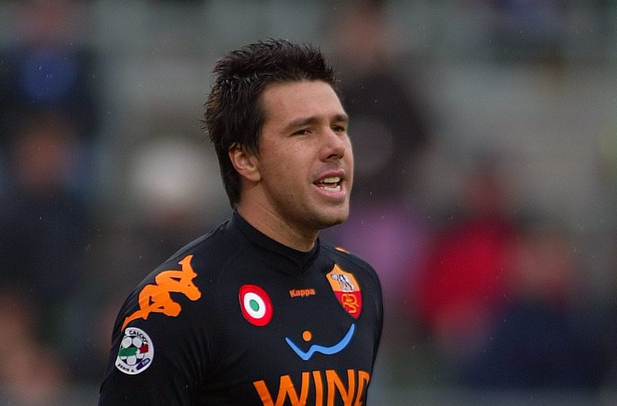 Doni ha giocato nella Roma per sei stagioni, vincendo due Coppe Italia e una Supercoppa