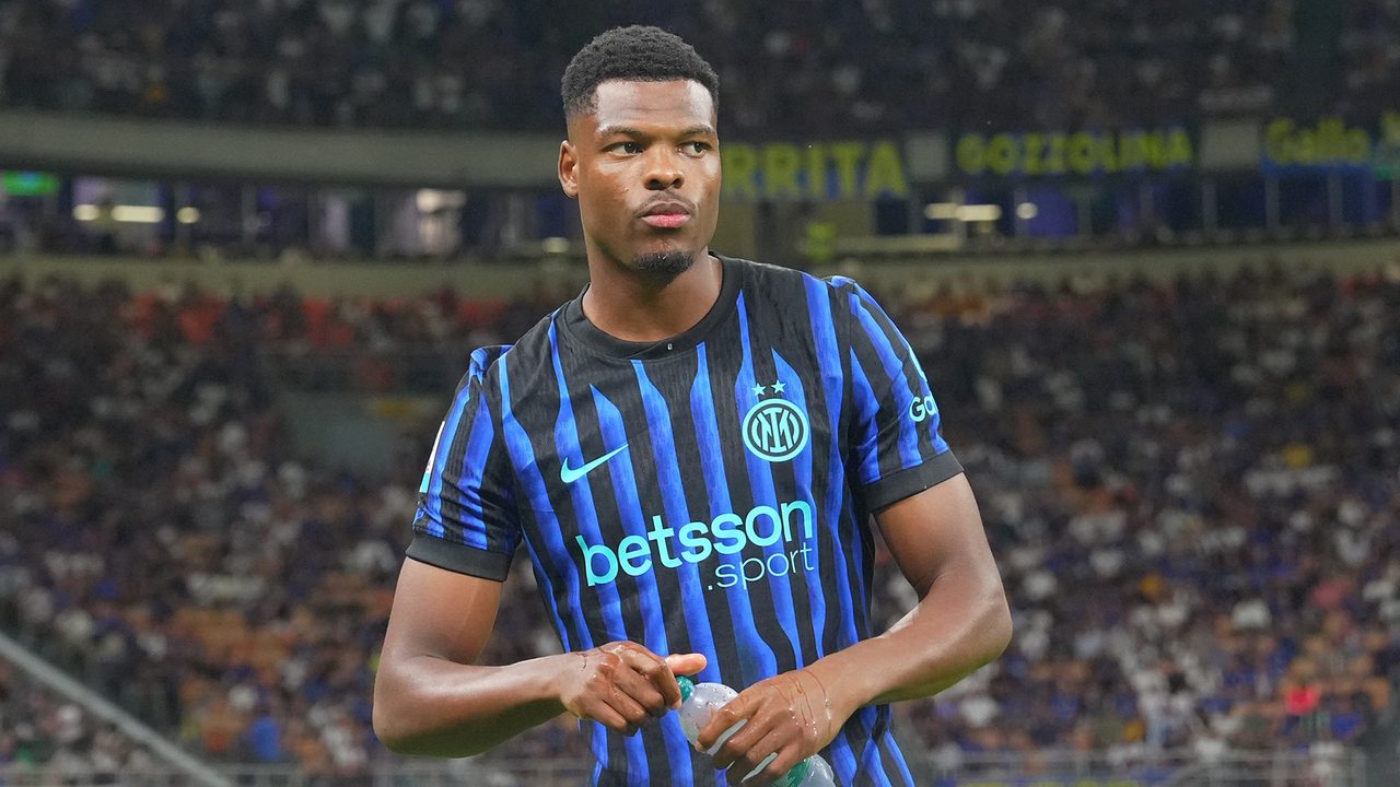 Inter preoccupata per Dumfries, non gioca da più di un mese: si valuta l'operazione alla caviglia