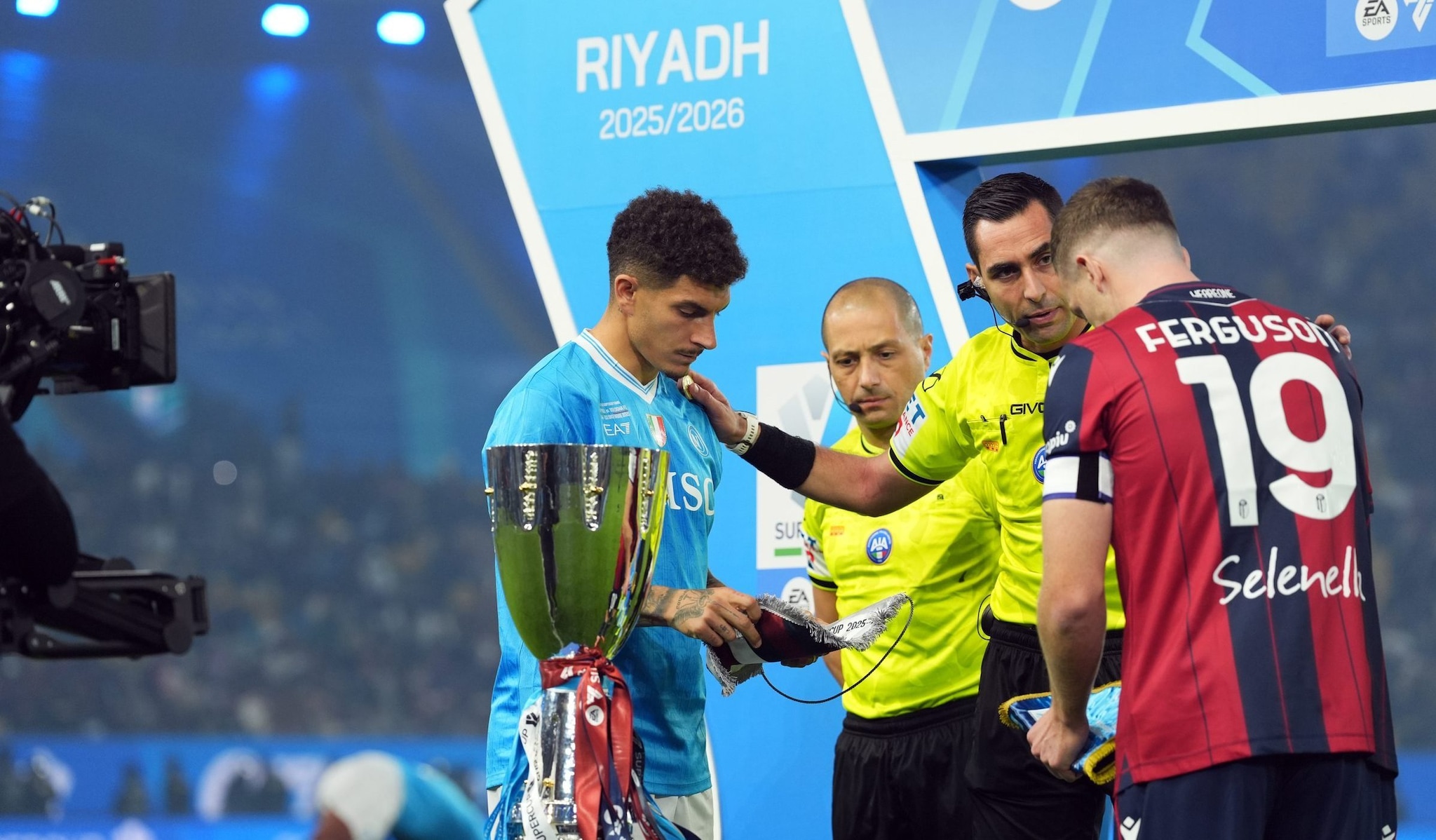 Lo spettacolo letargico della finale di Supercoppa italiana: sembra si giochi davanti a un pubblico finto