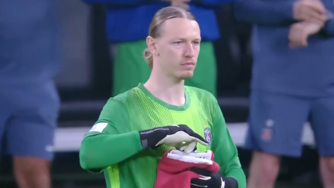 Safonov aveva un trucco per battere il Flamengo ai rigori: era tutto scritto sull'asciugamano