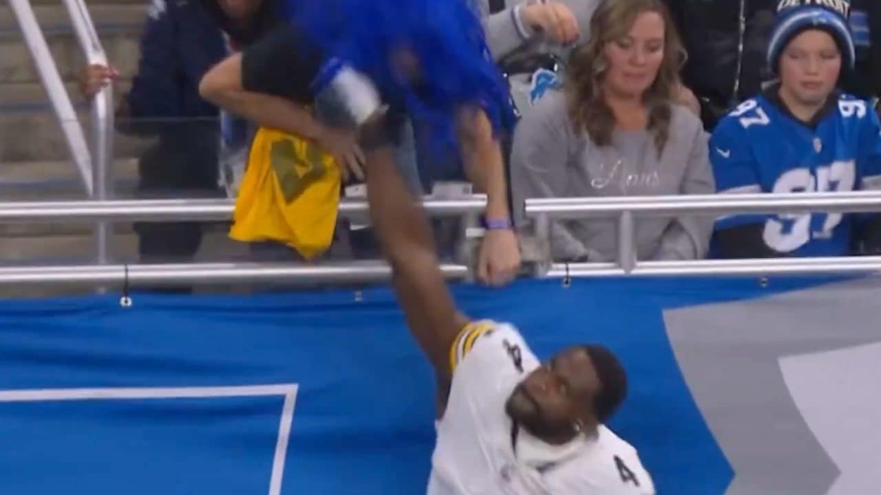 Brutte immagini dalla NFL: Metcalf riconosce il tifoso "molesto", la reazione in diretta è violenta