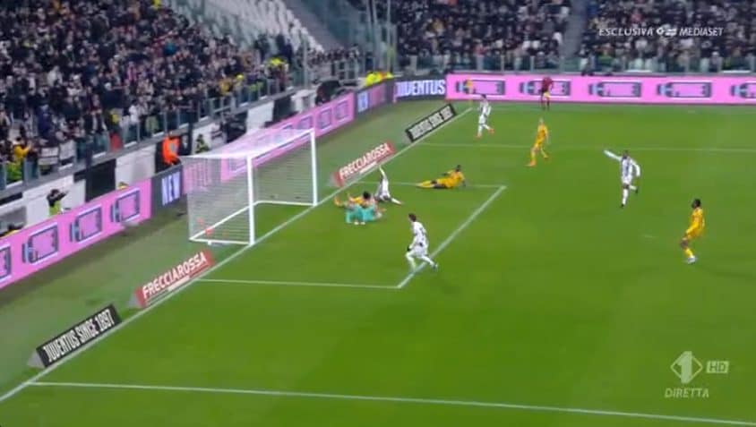 L’autorete di Palma per il vantaggio della Juve.