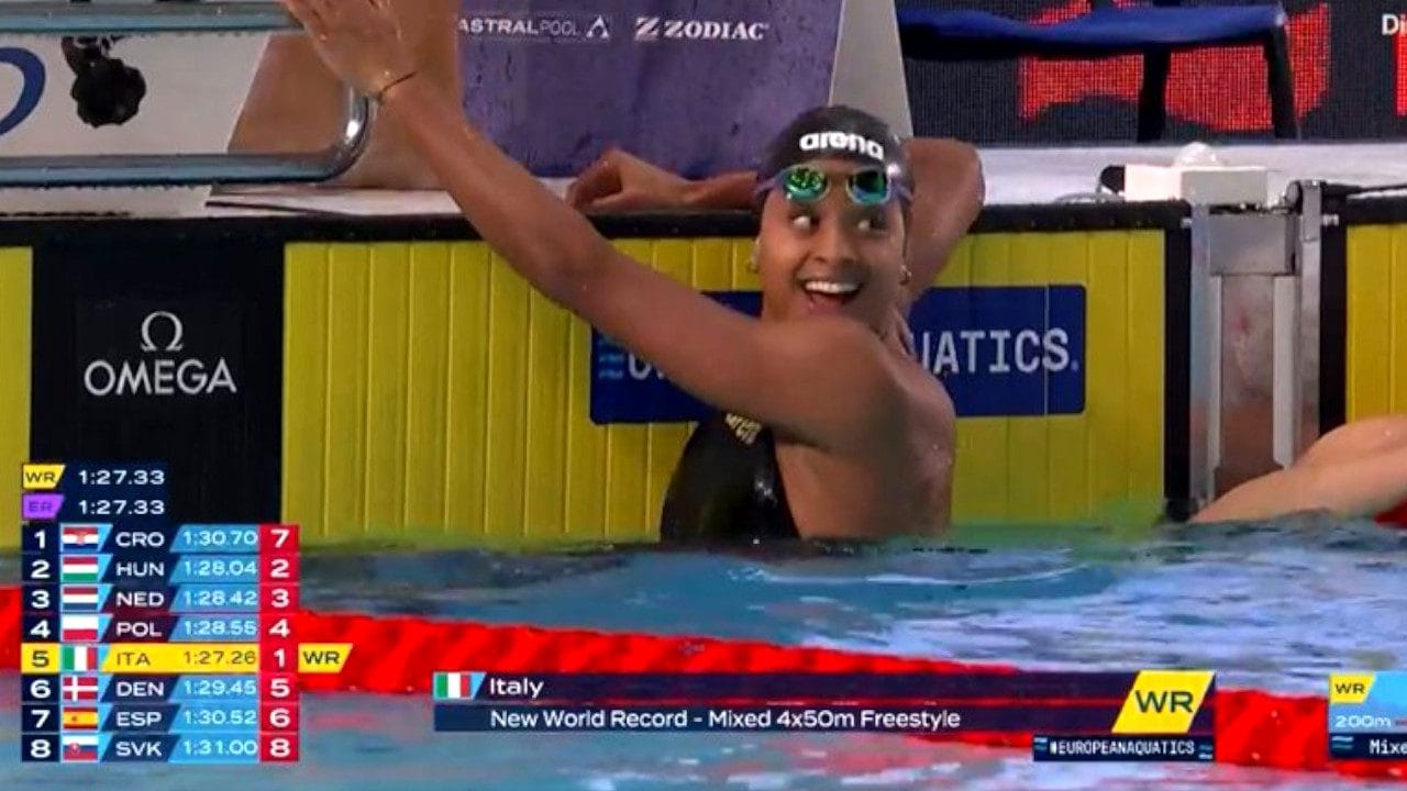 Staffetta mista da urlo, l'Italia della 4x50 è oro e fa il record del mondo agli Europei di nuoto