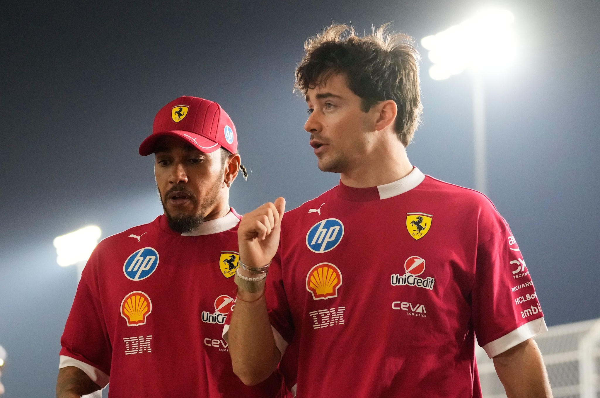 Charles Leclerc e Lewis Hamilton in Qatar: la delusione dei piloti Ferrari è senza fine