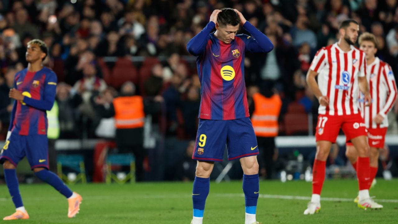 Lewandowski umiliato per l'errore grottesco contro l'Atletico: "Uno dei peggiori mai visti nella storia"