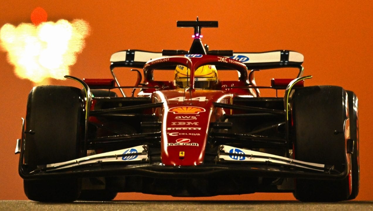 La Ferrari accontenta Lewis Hamilton: il prototipo del 'suo' volante utilizzato nei test di Abu Dhabi