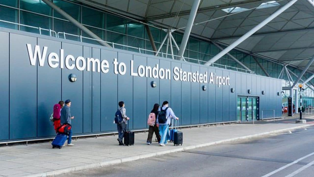 Un ex calciatore di Premier League arrestato con l'accusa di stupro all’aeroporto di Londra