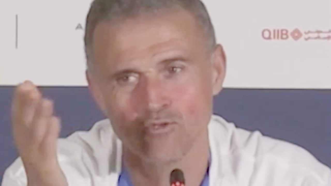 La reazione di Luis Enrique quando gli fanno la conta dei titoli vinti dal PSG: qualcosa non torna