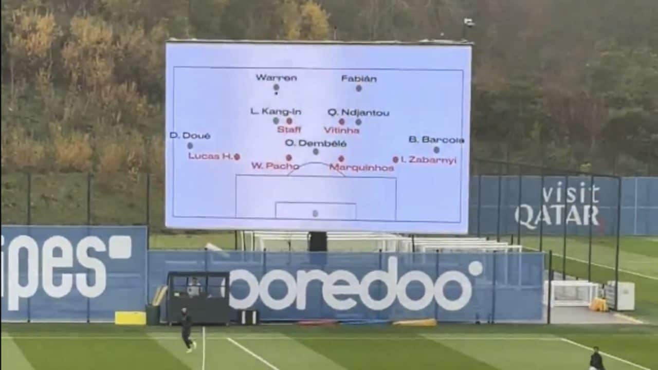 Luis Enrique allena il PSG con uno schermo gigante in campo: l'ultima trovata dell'allenatore