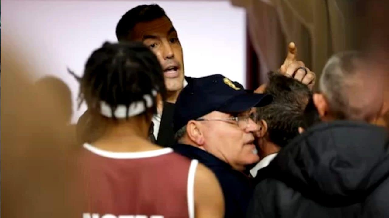 Luis Scola aggredito nel dopogara di Trapani-Varese in Serie A di basket: cos'è successo nel tunnel