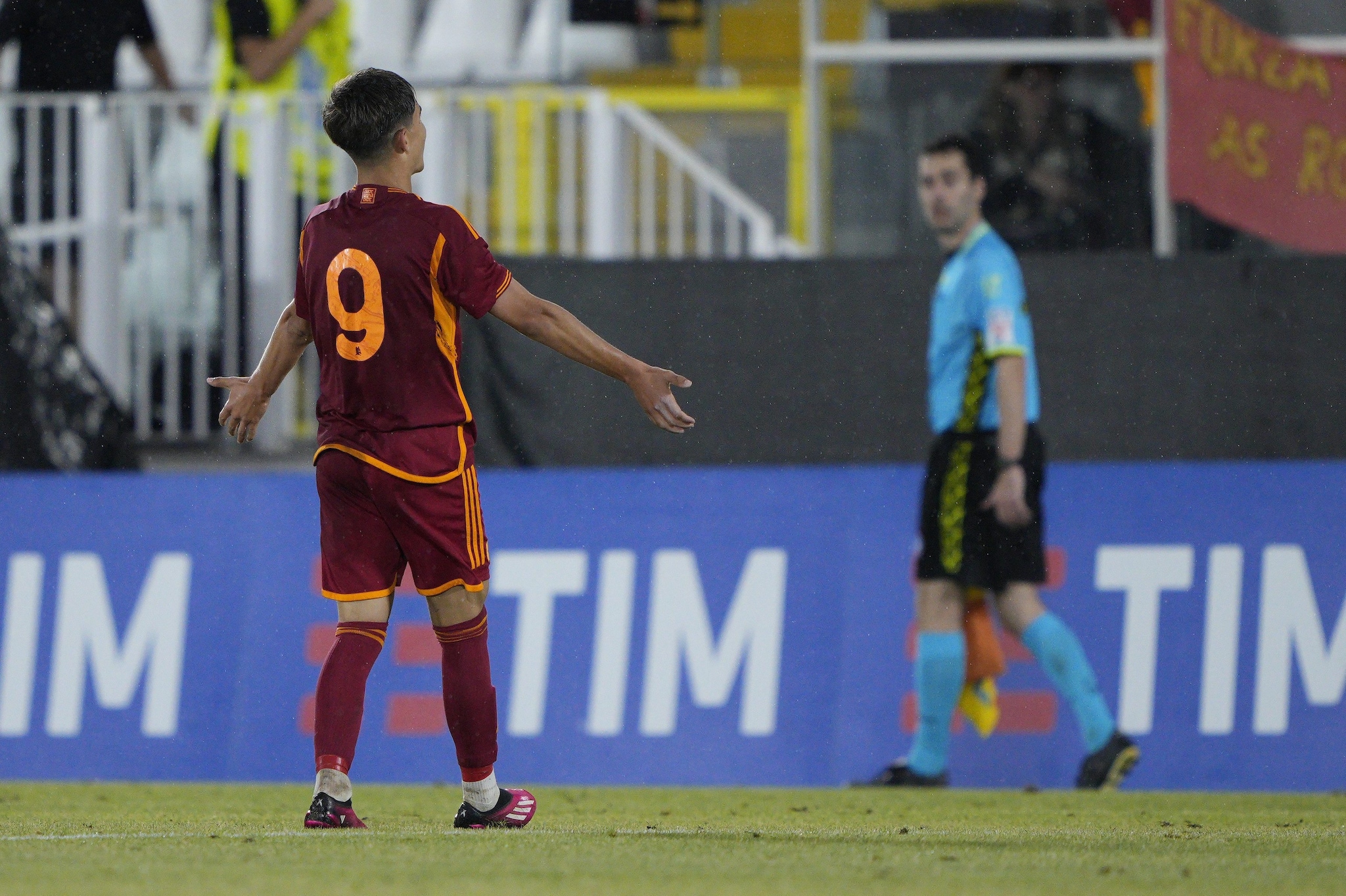 Minacce e insulti all'arbitro, 18 giornate di squalifica per 4 calciatori: stangata per la Roma U17