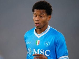 Perché Neres ha sempre gli occhi quasi chiusi come se fosse stanco, cos’è la ptosi palpebrale